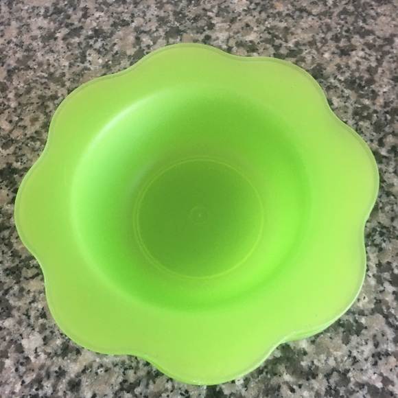 Flower Shape Plastic Bowls Set of 3 - Picture 4 of 7